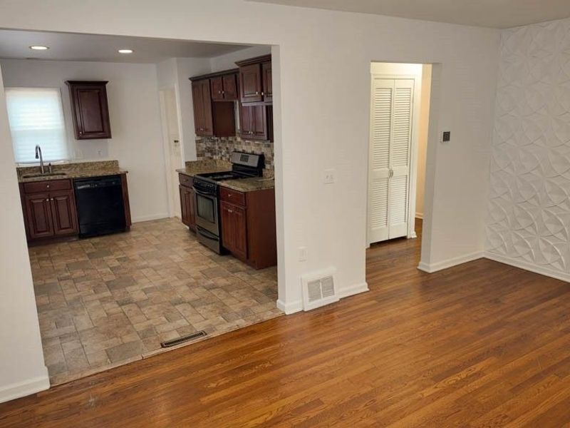 15401 Walvern Boulevard Boulevard, Maple Heights, OH 44137 Photo 17