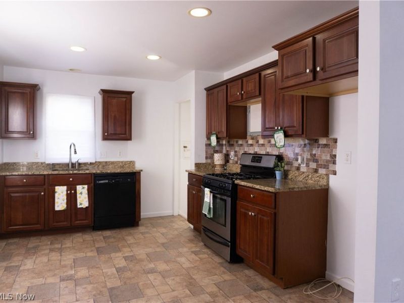 15401 Walvern Boulevard Boulevard, Maple Heights, OH 44137 Photo 2