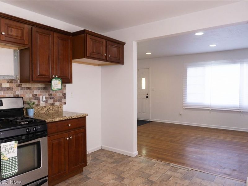 15401 Walvern Boulevard Boulevard, Maple Heights, OH 44137 Photo 3
