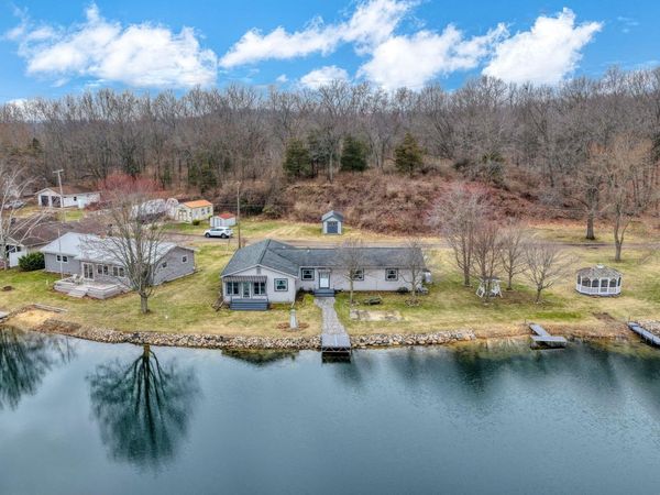 228 Oak Grove Drive, Brooklyn, MI 49230