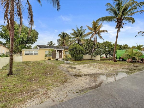 1675 NE 160th St , North Miami Beach, FL 33162