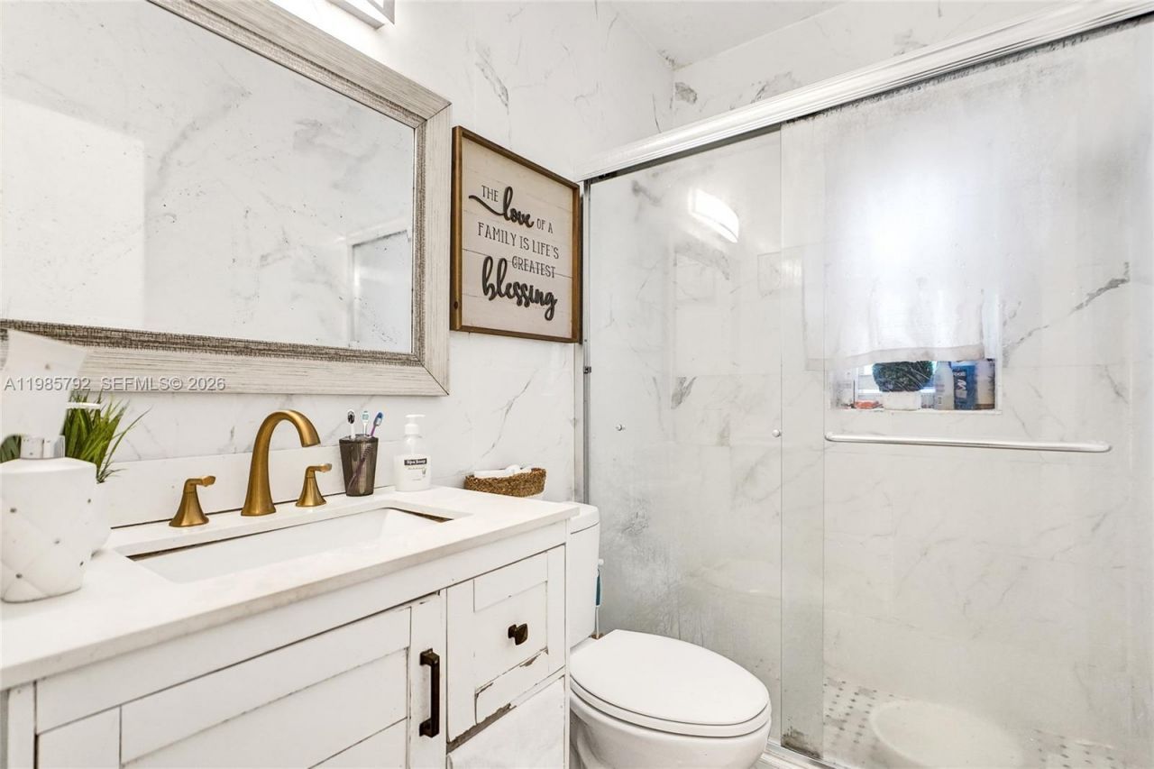 1675 NE 160th St , North Miami Beach, FL 33162 Photo