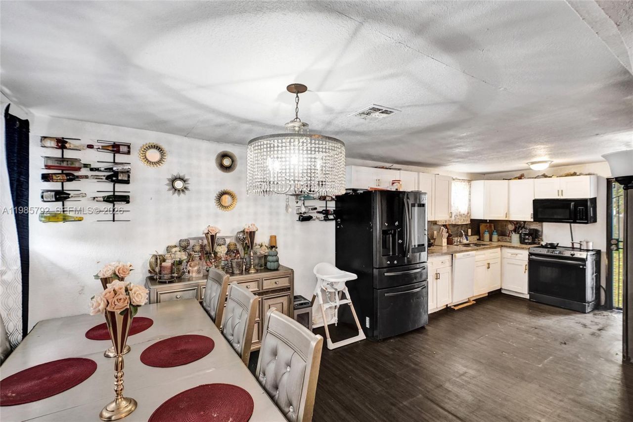 1675 NE 160th St , North Miami Beach, FL 33162 Photo