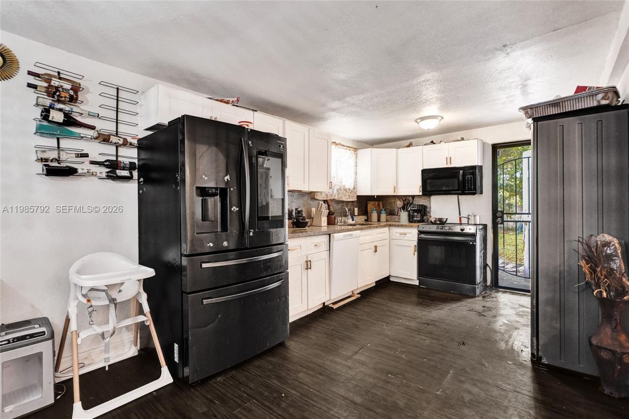 1675 NE 160th St , North Miami Beach, FL 33162 Photo