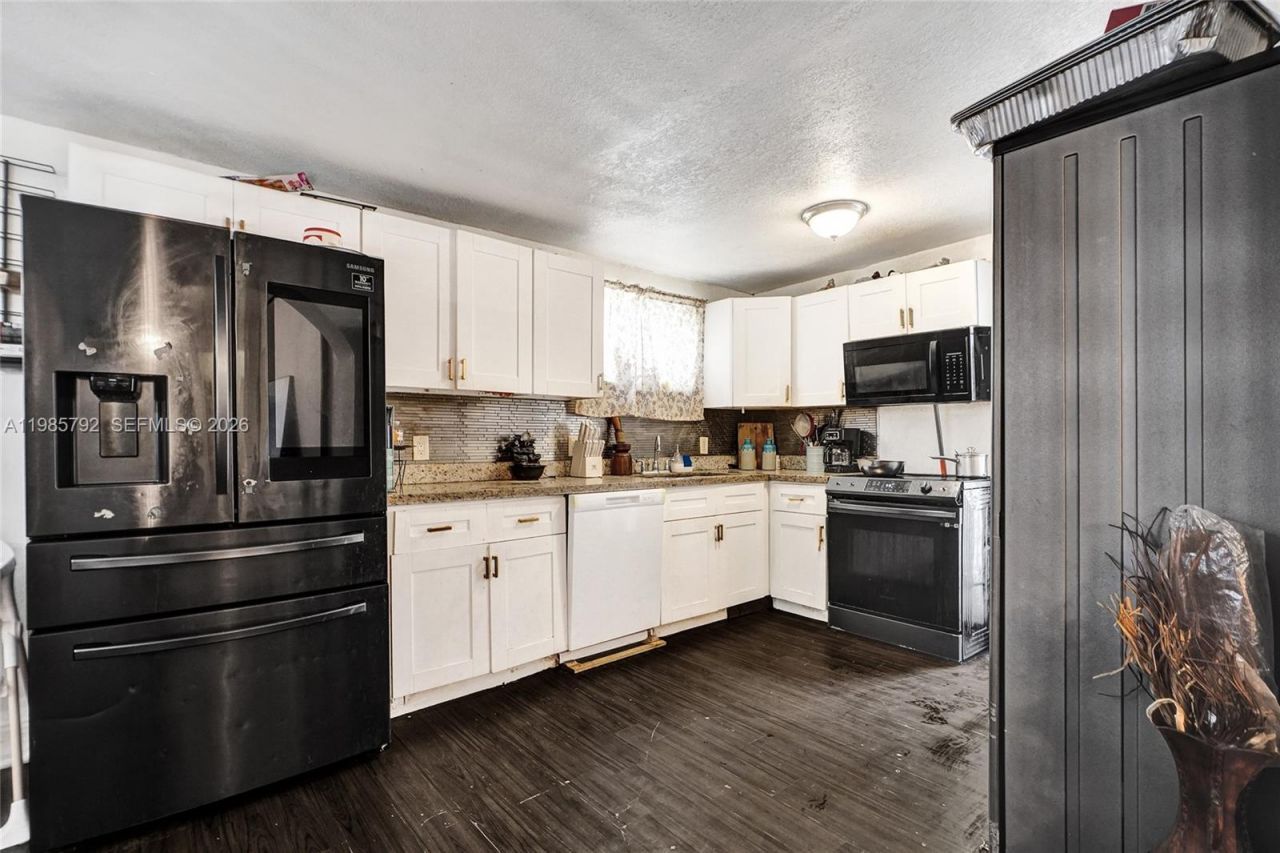 1675 NE 160th St, North Miami Beach, FL 33162 Photo