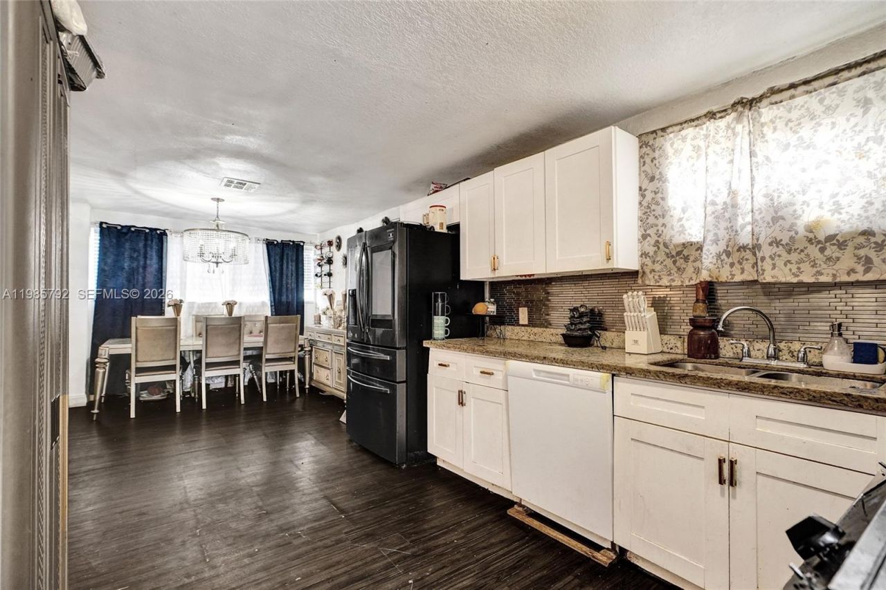 1675 NE 160th St , North Miami Beach, FL 33162 Photo