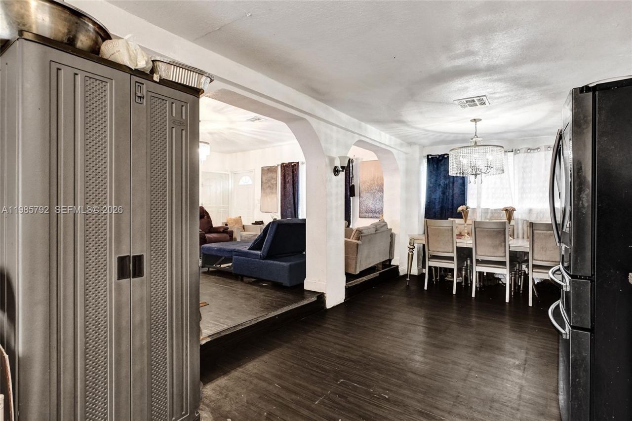 1675 NE 160th St , North Miami Beach, FL 33162 Photo