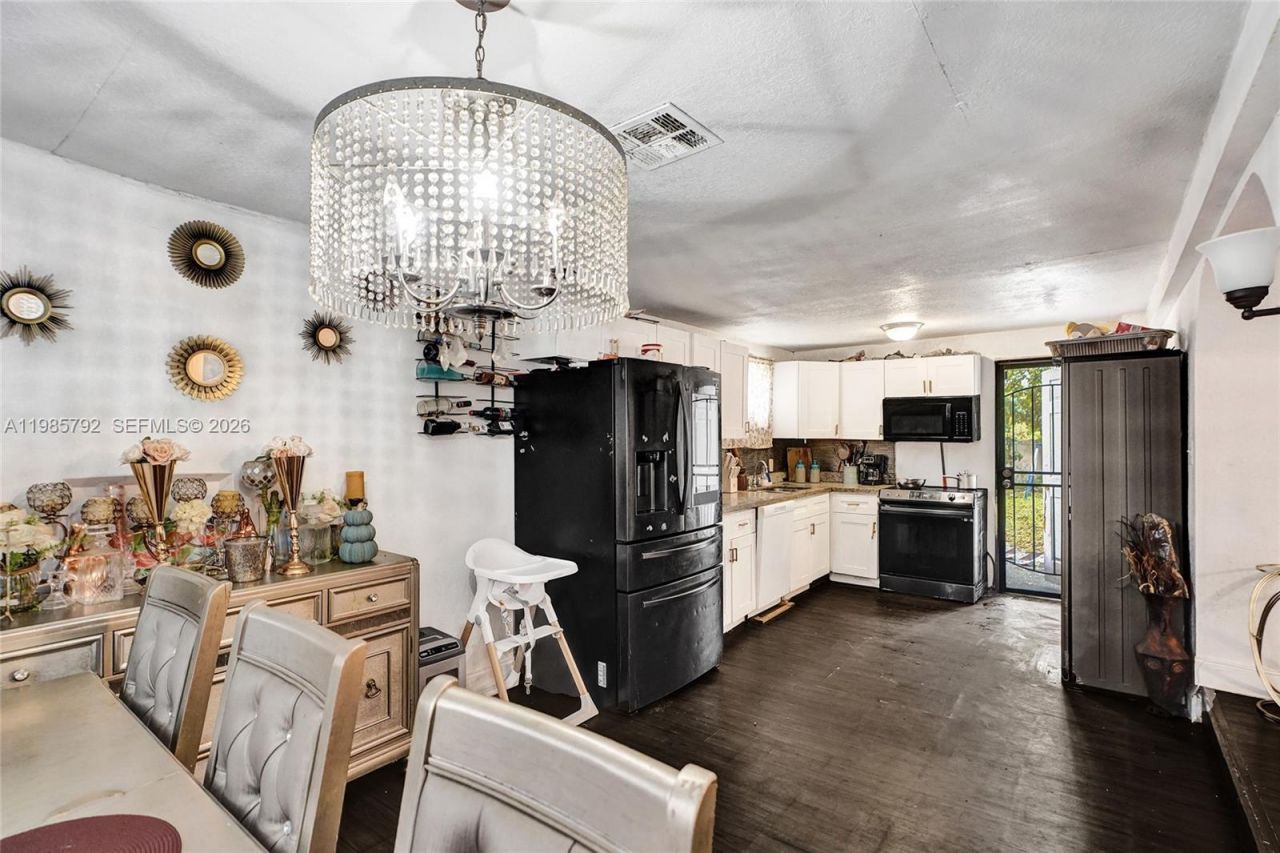 1675 NE 160th St, North Miami Beach, FL 33162 Photo