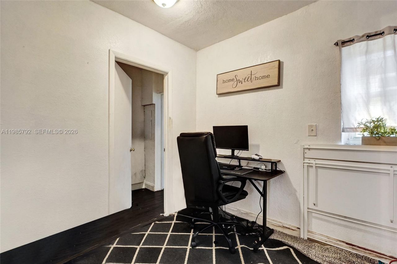 1675 NE 160th St, North Miami Beach, FL 33162 Photo