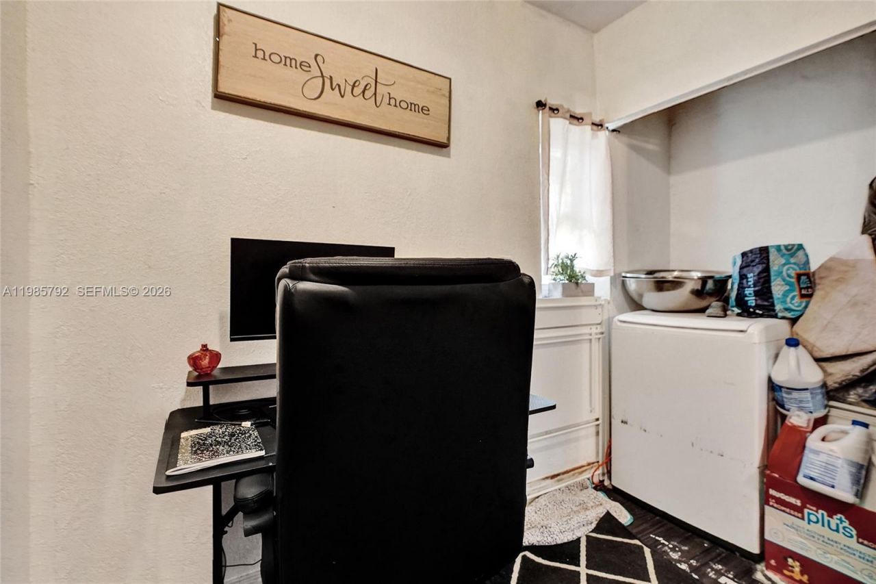 1675 NE 160th St , North Miami Beach, FL 33162 Photo