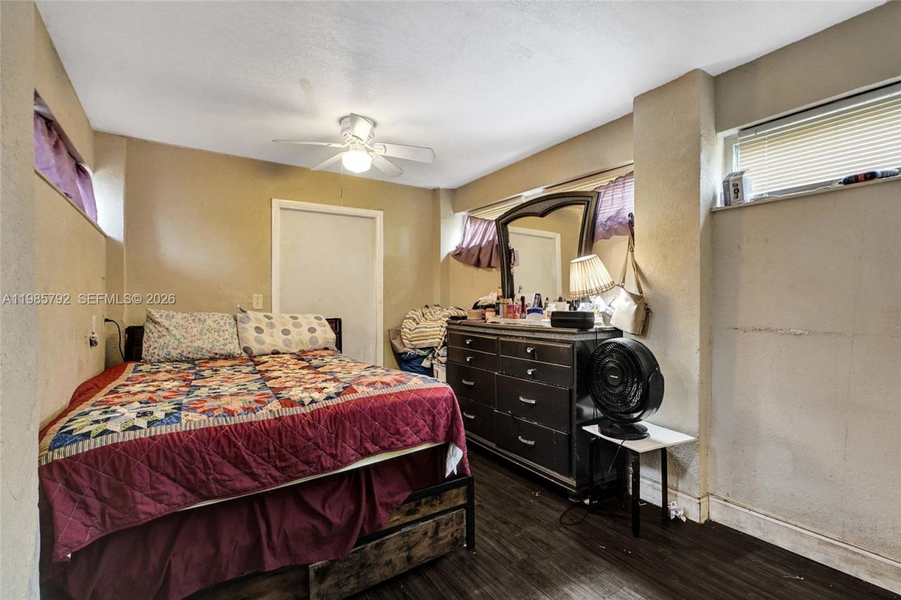 1675 NE 160th St , North Miami Beach, FL 33162 Photo