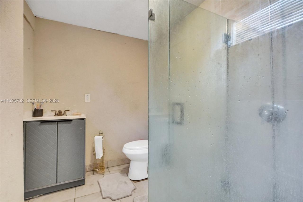 1675 NE 160th St, North Miami Beach, FL 33162 Photo