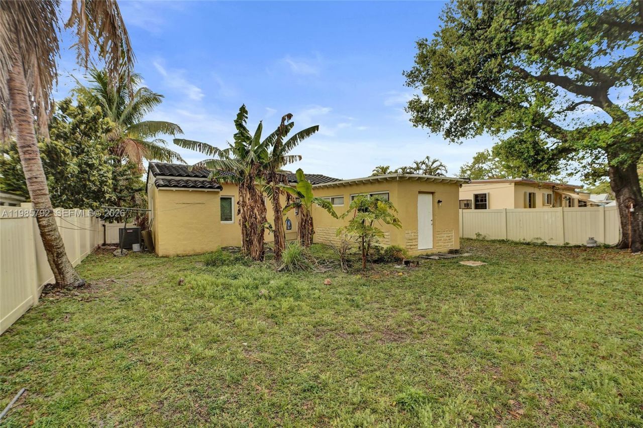 1675 NE 160th St, North Miami Beach, FL 33162 Photo