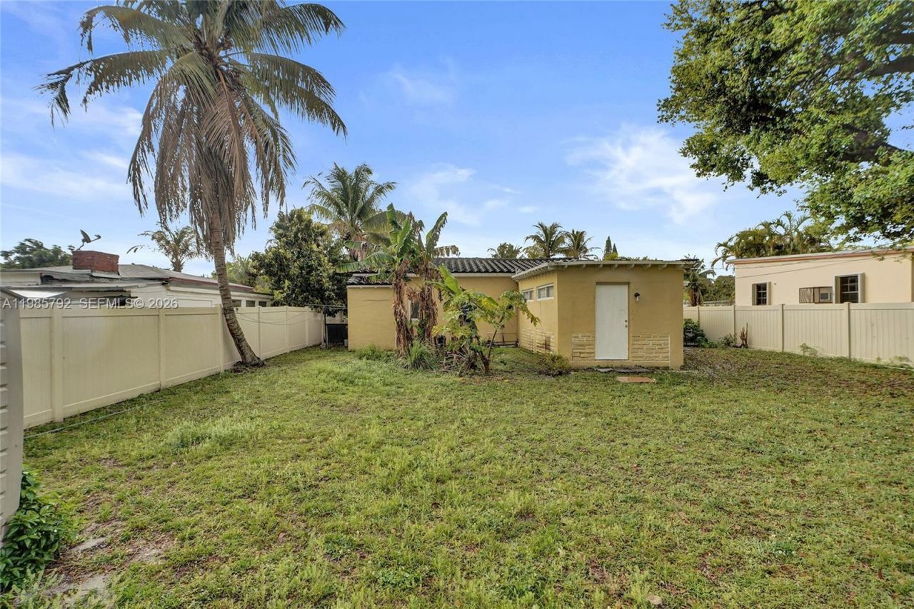 1675 NE 160th St, North Miami Beach, FL 33162 Photo