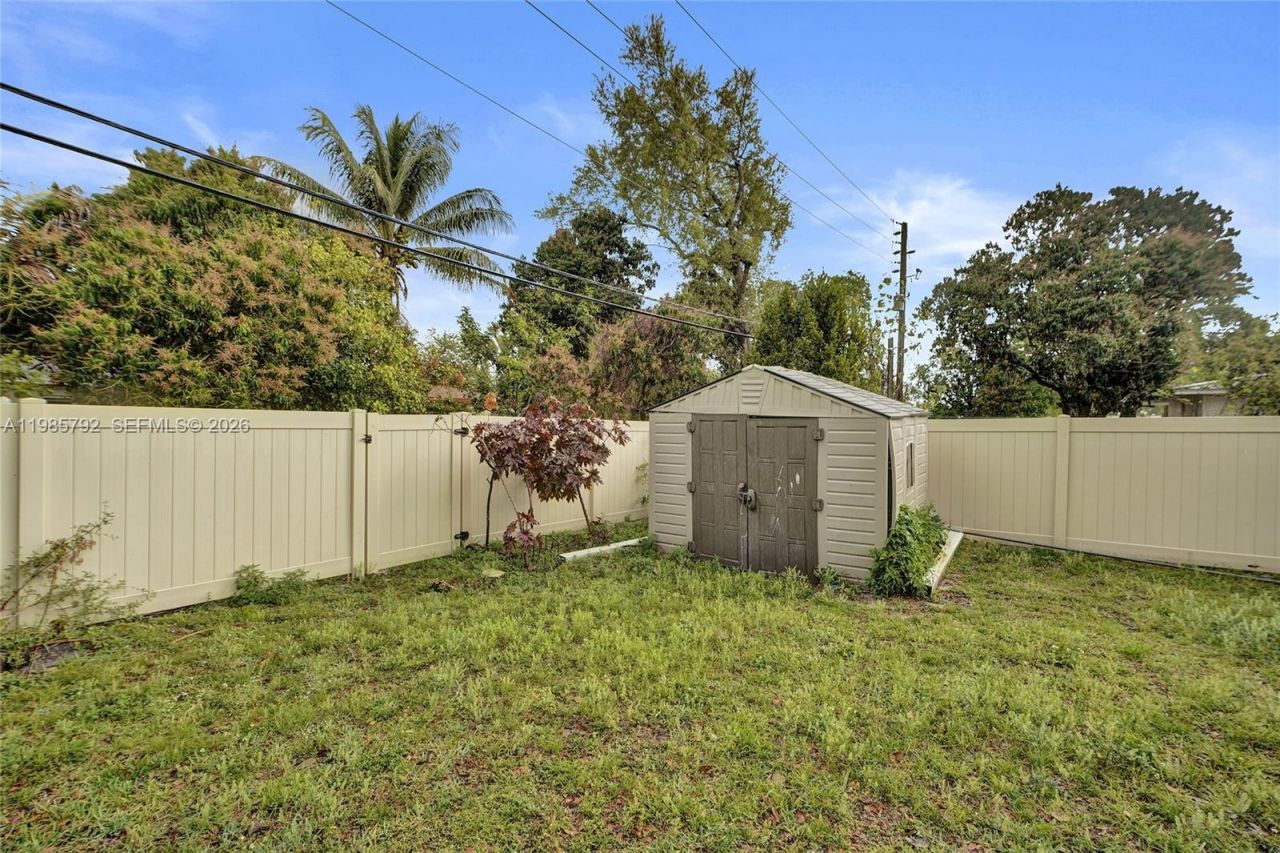 1675 NE 160th St , North Miami Beach, FL 33162 Photo