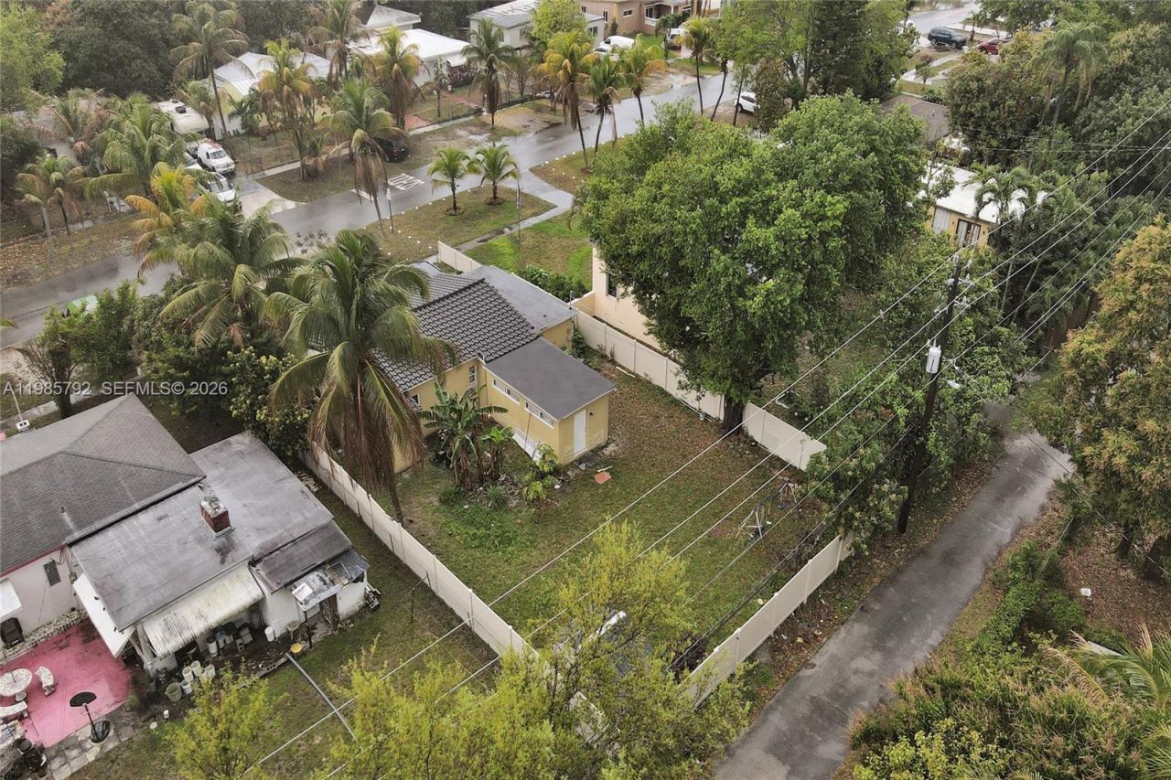 1675 NE 160th St, North Miami Beach, FL 33162 Photo