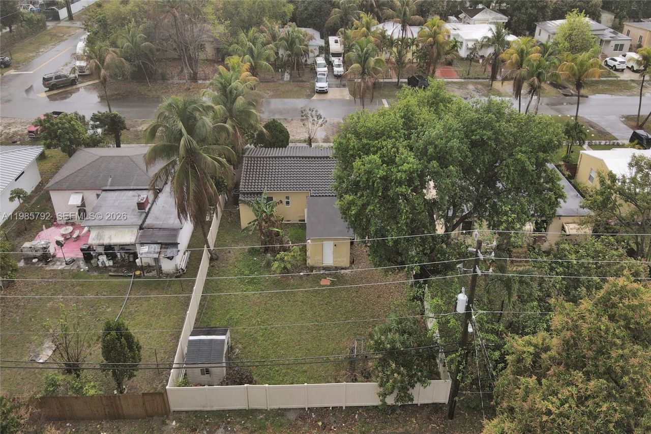 1675 NE 160th St, North Miami Beach, FL 33162 Photo