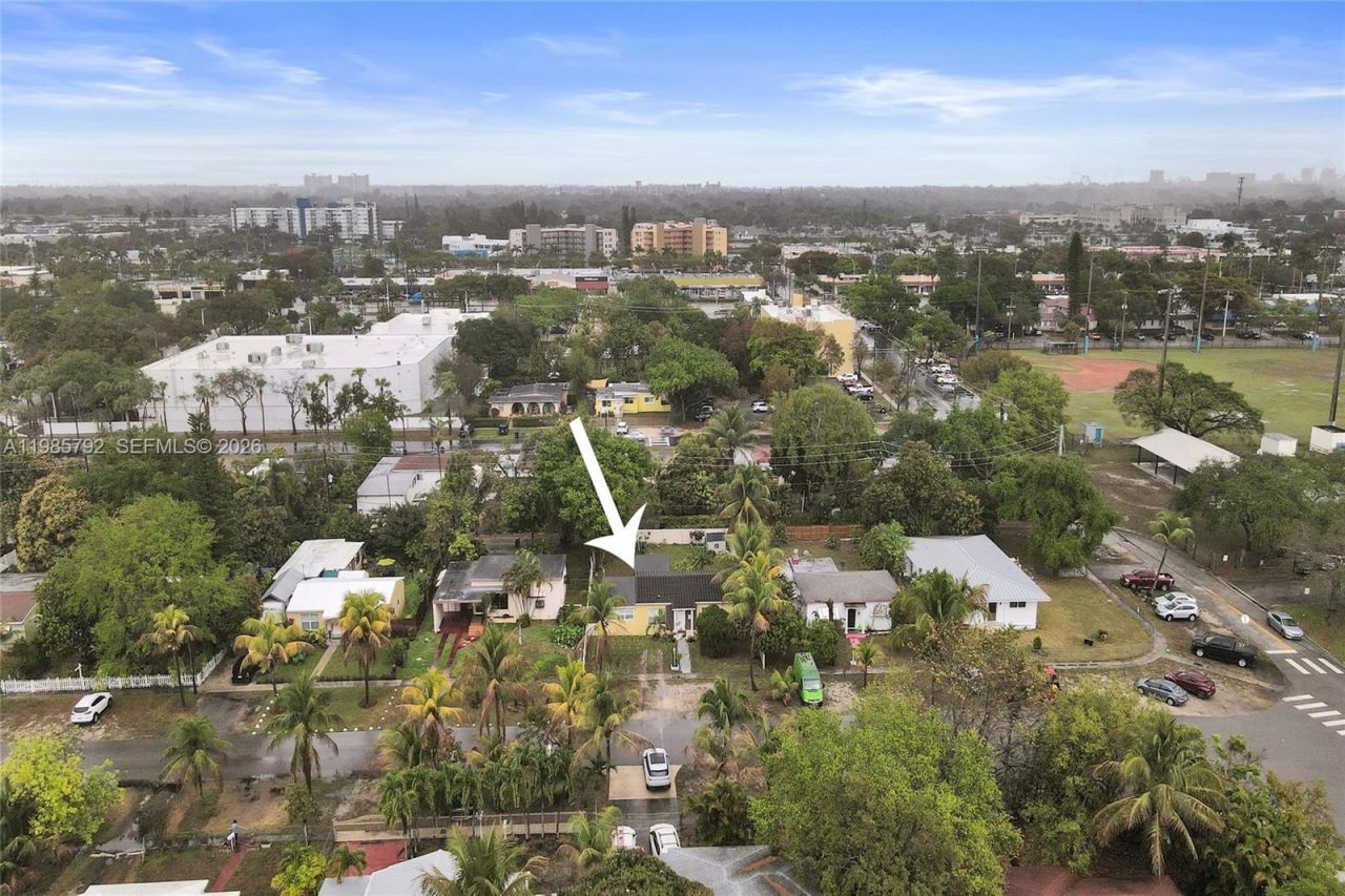 1675 NE 160th St , North Miami Beach, FL 33162 Photo