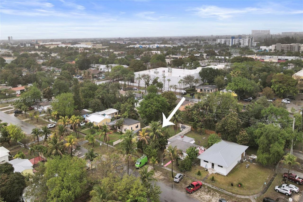 1675 NE 160th St , North Miami Beach, FL 33162 Photo