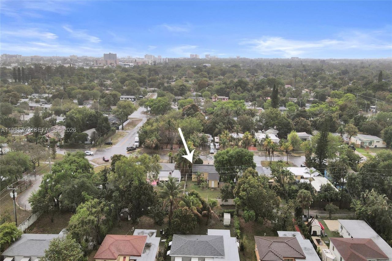 1675 NE 160th St, North Miami Beach, FL 33162 Photo
