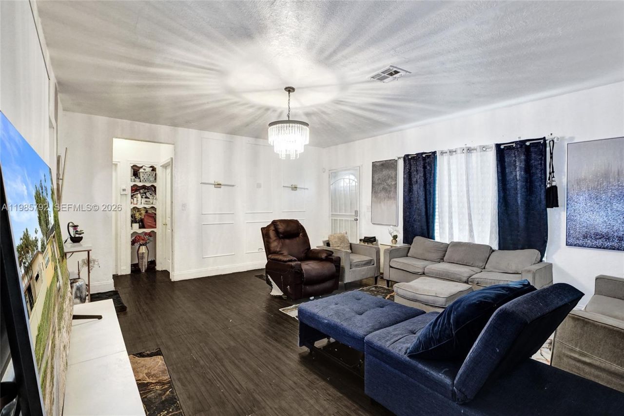 1675 NE 160th St , North Miami Beach, FL 33162 Photo