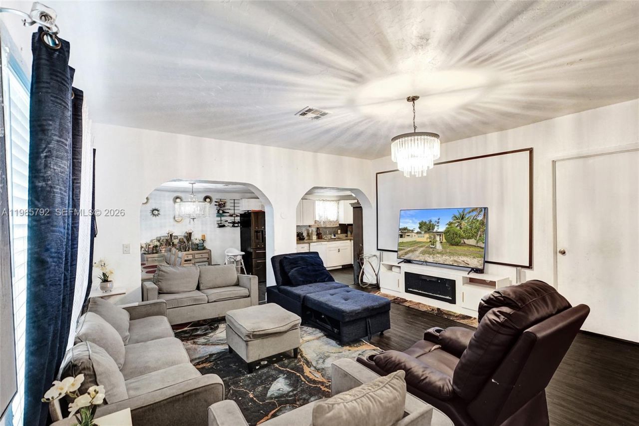 1675 NE 160th St , North Miami Beach, FL 33162 Photo