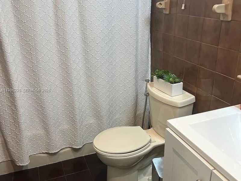 6620 W 2nd Ct , Unit 407, Hialeah, FL 33012 Photo