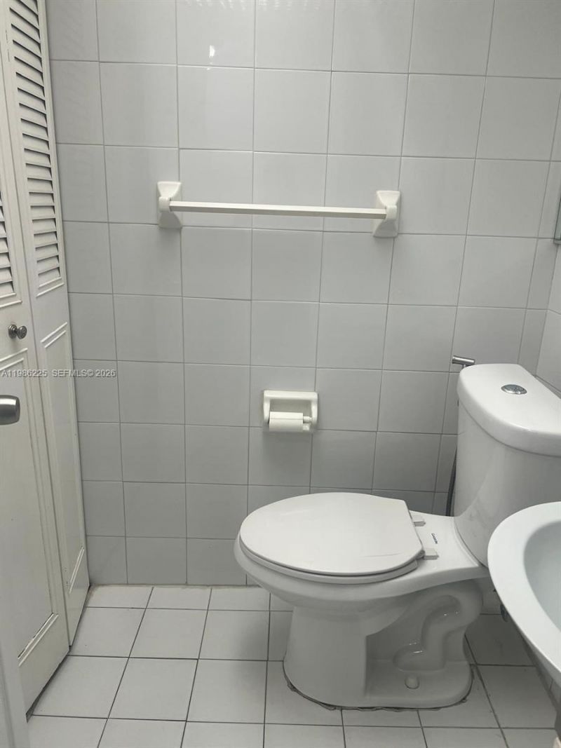 6620 W 2nd Ct, Unit 407, Hialeah, FL 33012 Photo