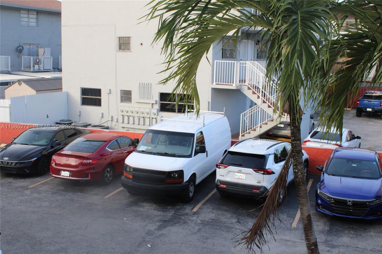 2295 W 53rd Pl, Unit 201, Hialeah, FL 33016 Photo
