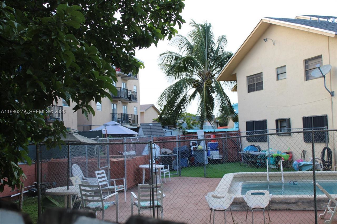 2295 W 53rd Pl, Unit 201, Hialeah, FL 33016 Photo