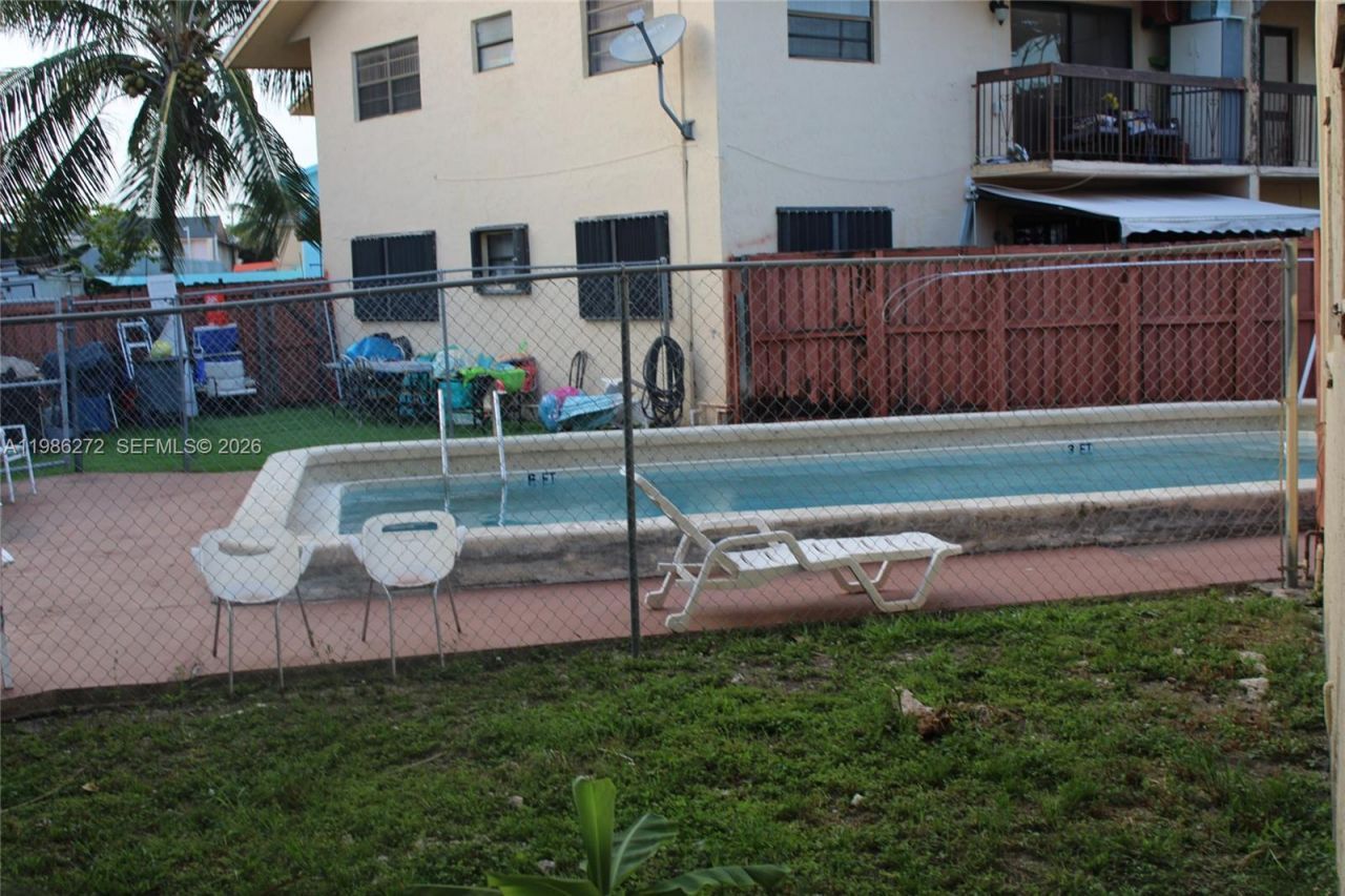 2295 W 53rd Pl, Unit 201, Hialeah, FL 33016 Photo