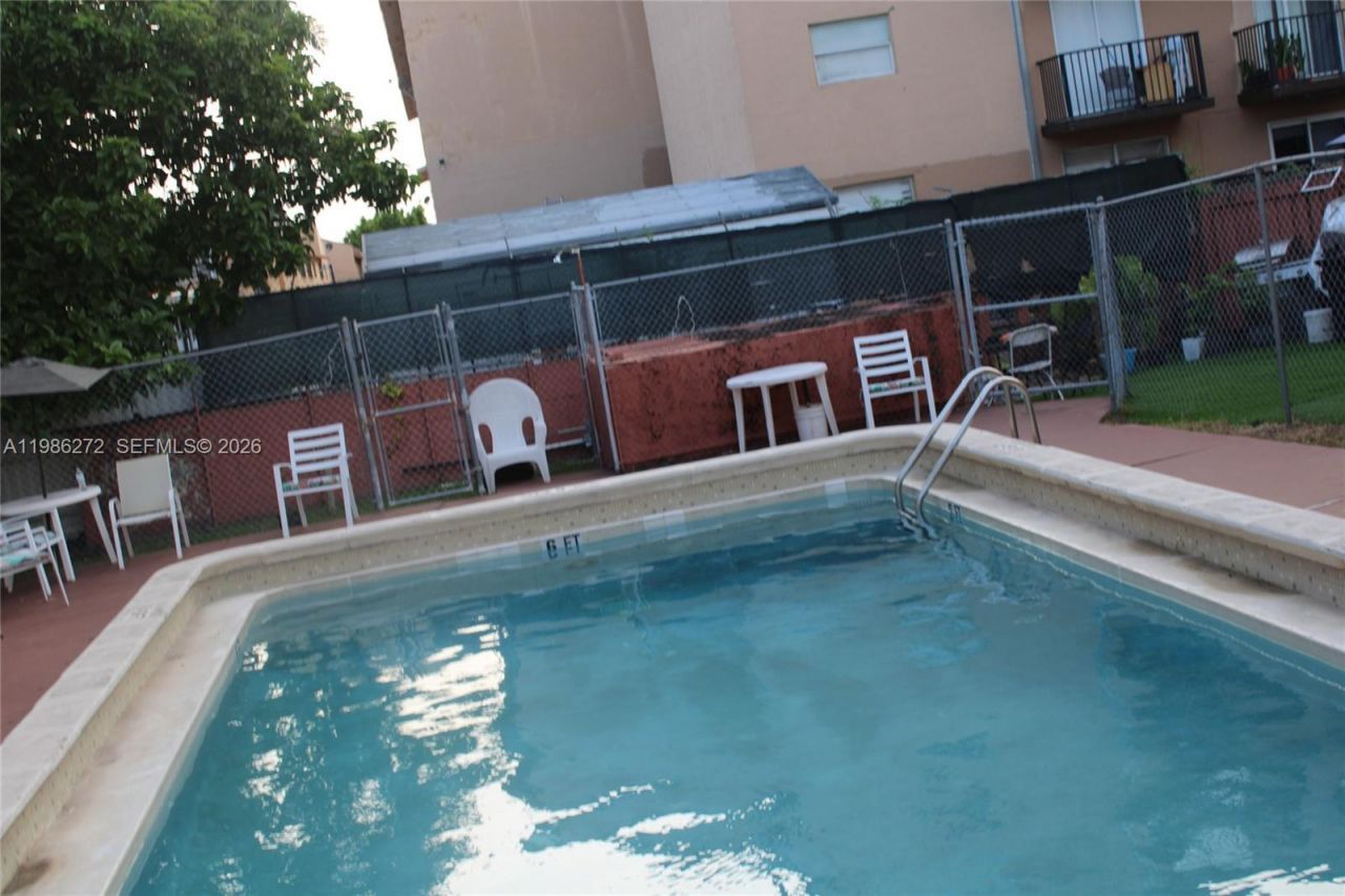 2295 W 53rd Pl, Unit 201, Hialeah, FL 33016 Photo