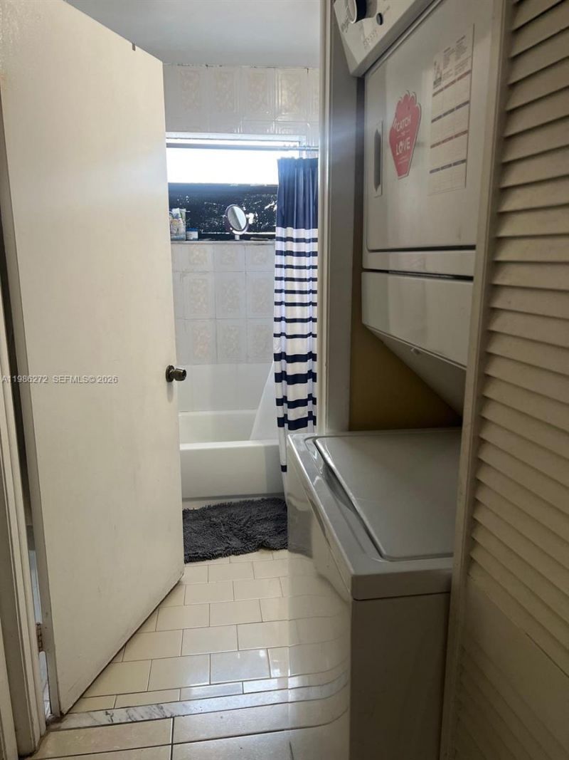 2295 W 53rd Pl, Unit 201, Hialeah, FL 33016 Photo