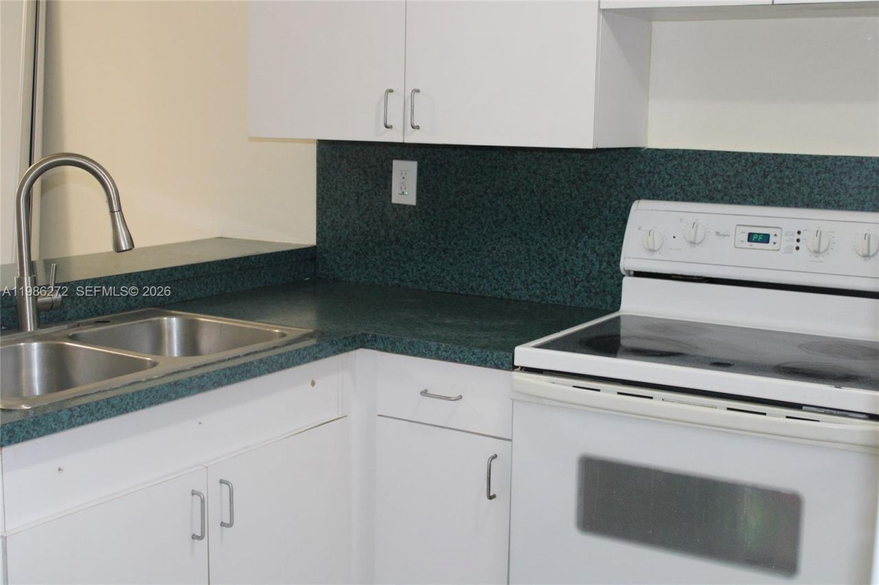 2295 W 53rd Pl, Unit 201, Hialeah, FL 33016 Photo