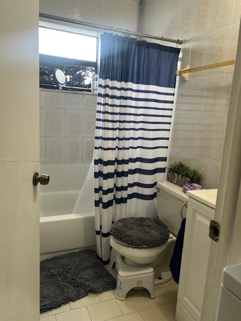 2295 W 53rd Pl, Unit 201, Hialeah, FL 33016 Photo