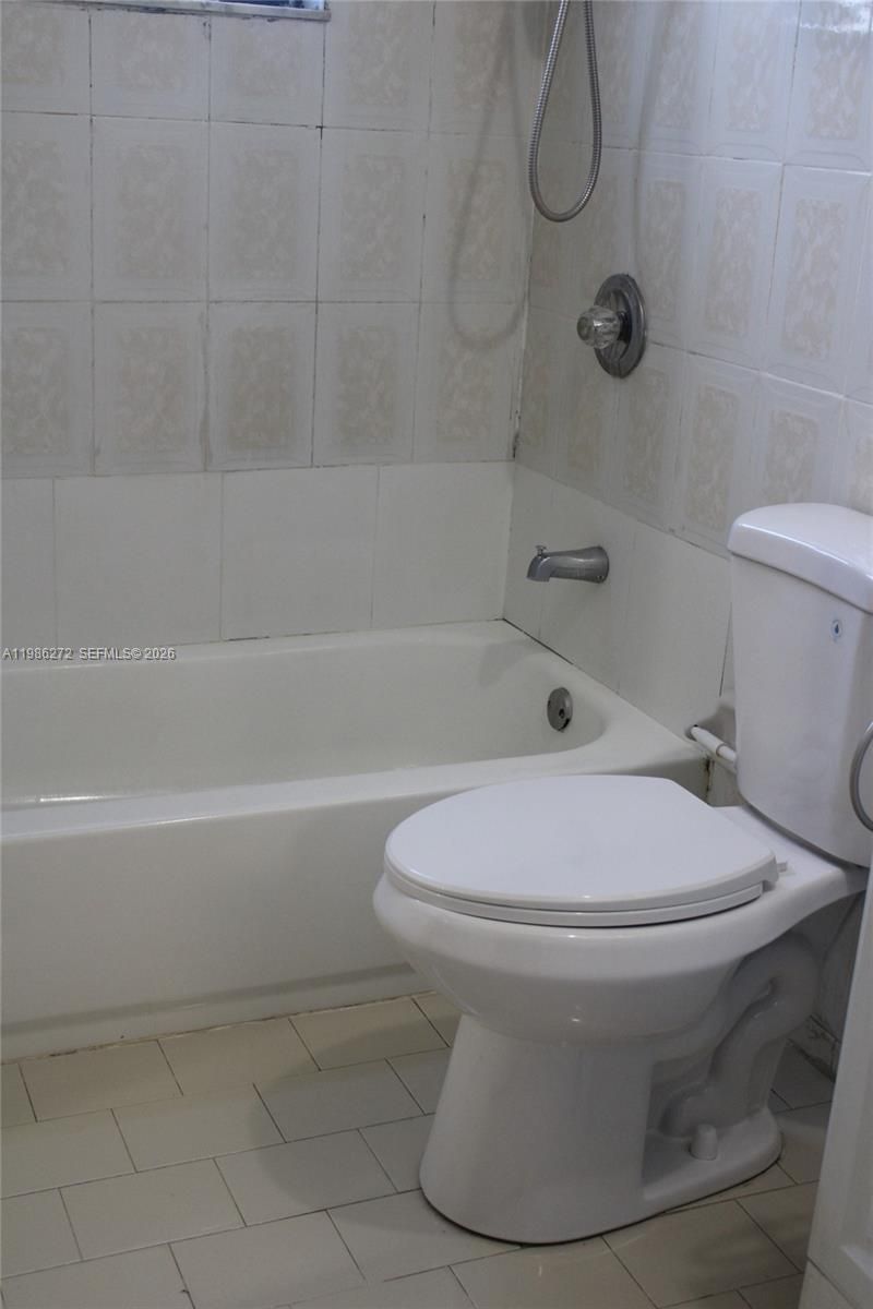 2295 W 53rd Pl, Unit 201, Hialeah, FL 33016 Photo