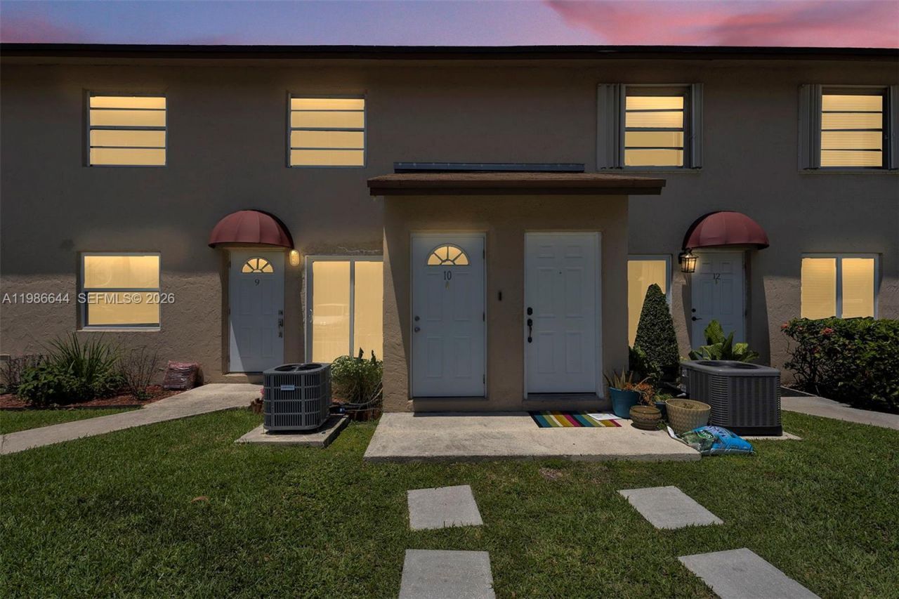 15260 SW 80th St, Unit 10, Kendall, FL 33193 Photo