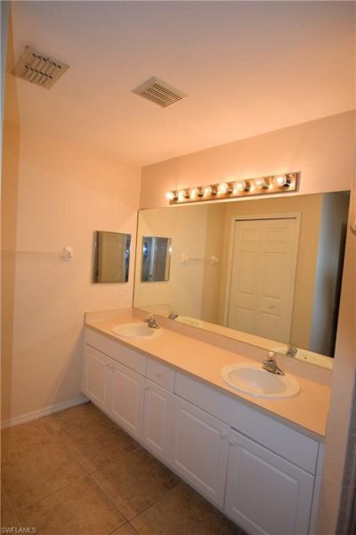 1724 SW 15th Ter, Cape Coral, FL 33991 Photo