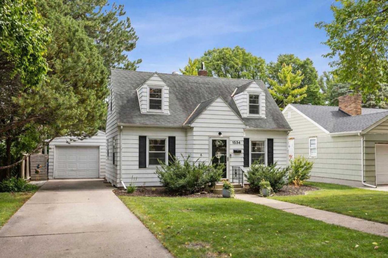 1534 10th Street S, Fargo, ND 58103 Main Photo