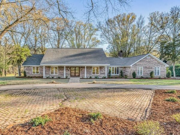 113 Clairmont Cir, Starkville, MS 39759