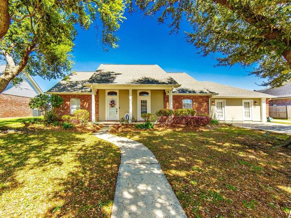 300 Cheyenne Dr, Houma, LA 70360