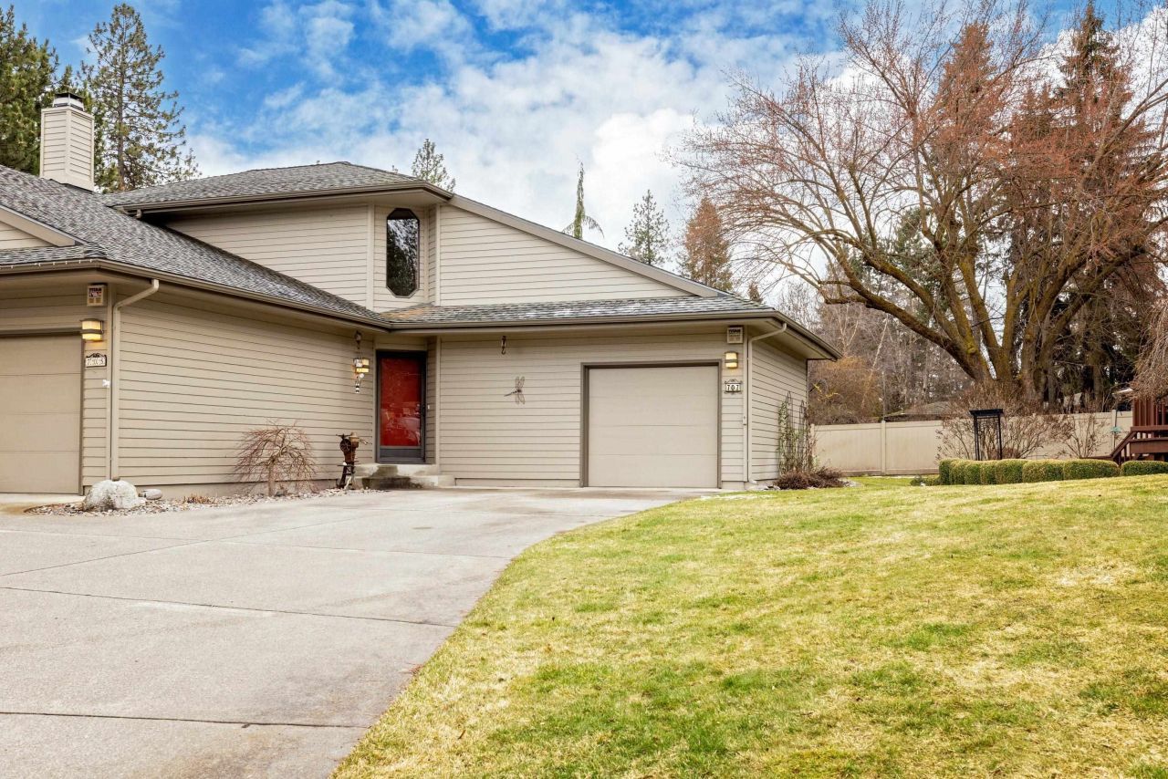 707 W Briar Cliff Ct primary photo