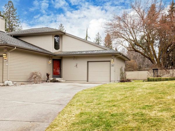 707 W Briar Cliff Ct, Spokane, WA 99218