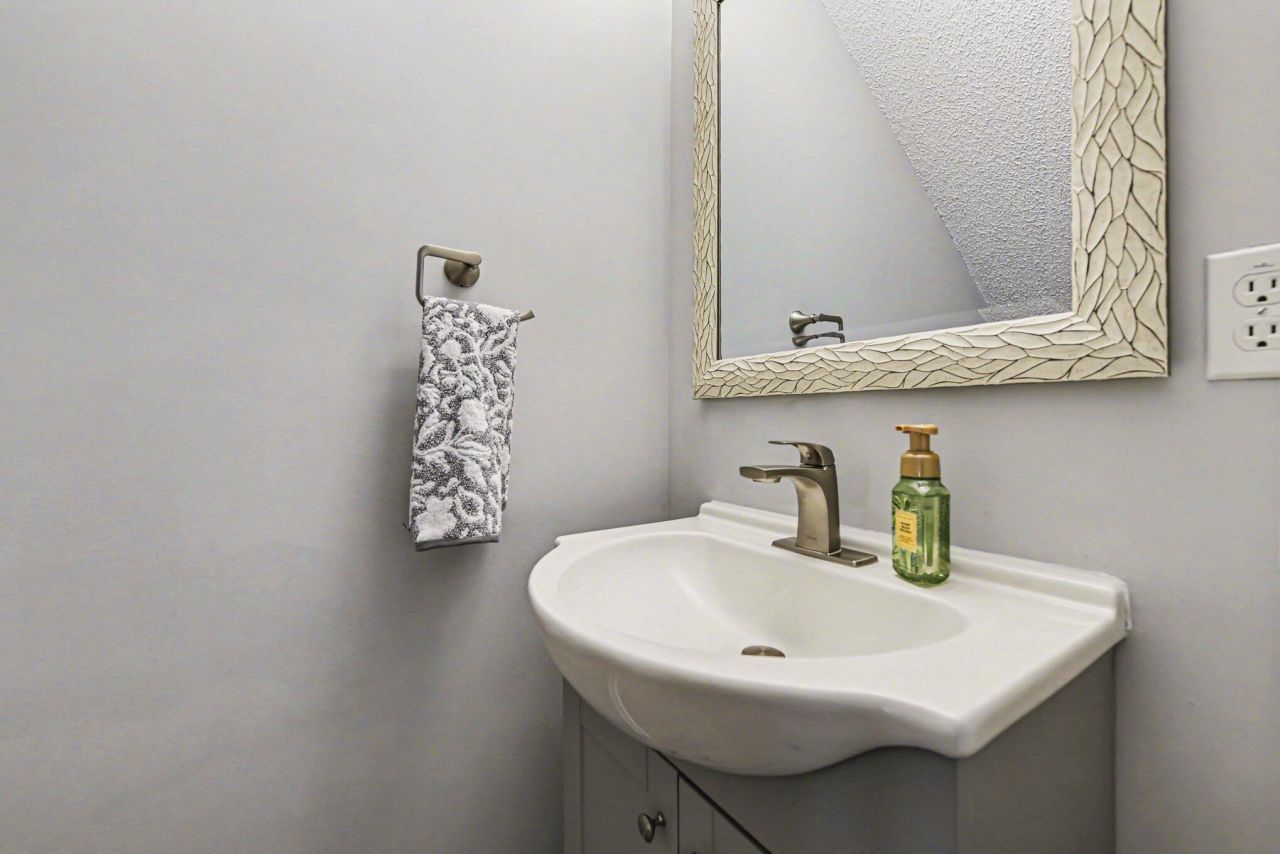 7965 Shadow Oak Drive Photo 10