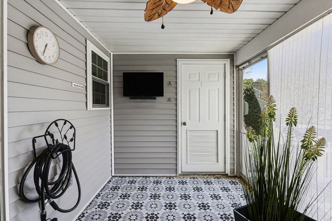 7965 Shadow Oak Drive Photo 13