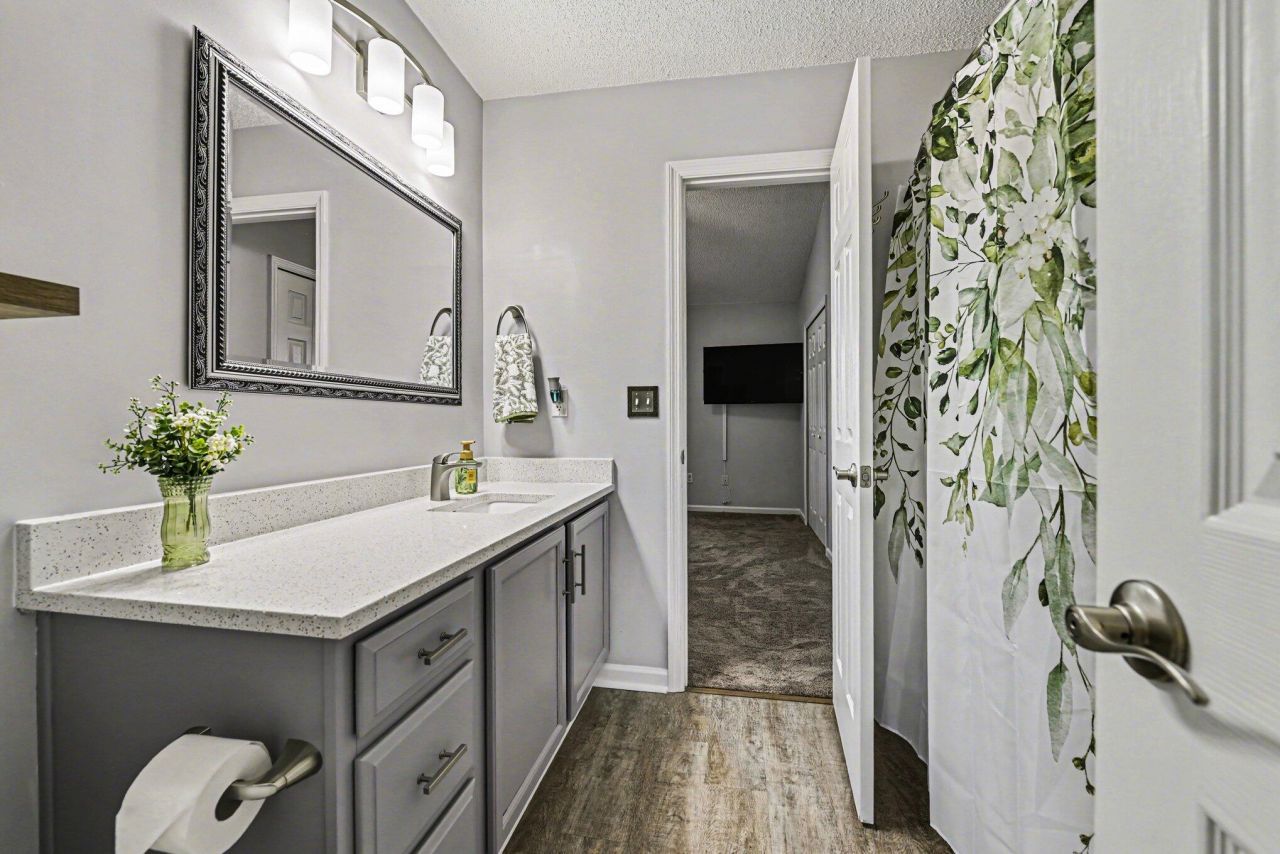 7965 Shadow Oak Drive Photo 22