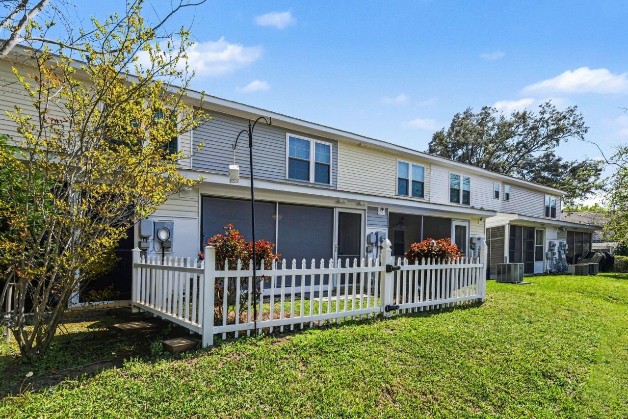 7965 Shadow Oak Drive Photo 24