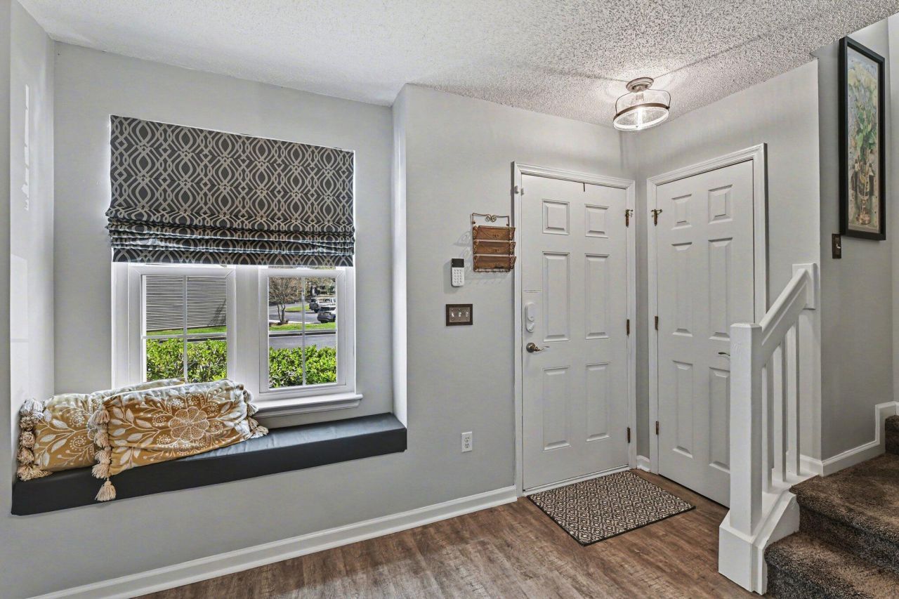 7965 Shadow Oak Drive Photo 3