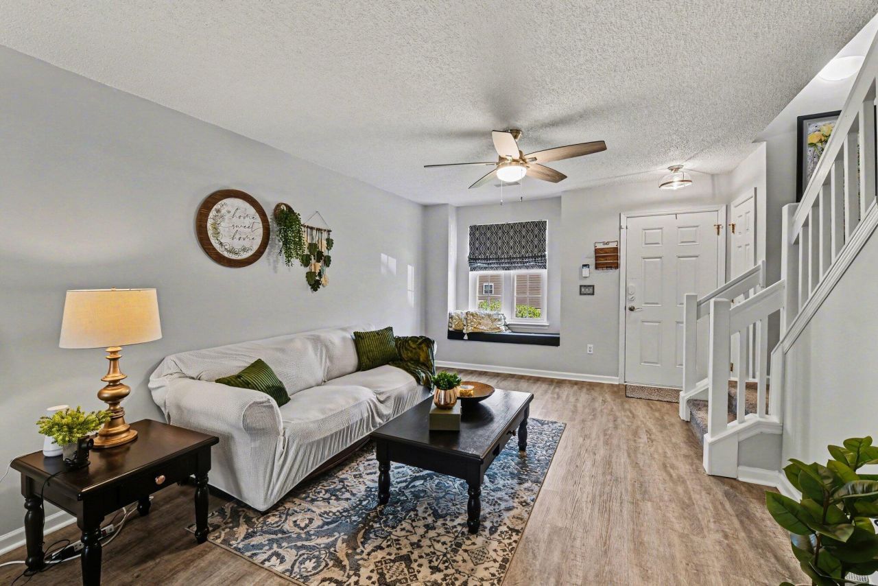 7965 Shadow Oak Drive Photo 4