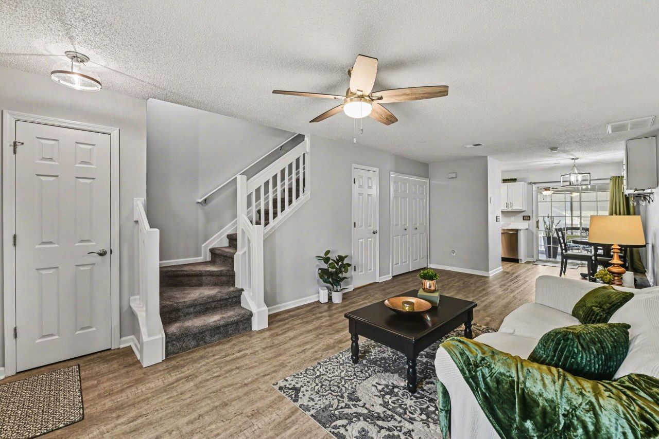 7965 Shadow Oak Drive Photo 5